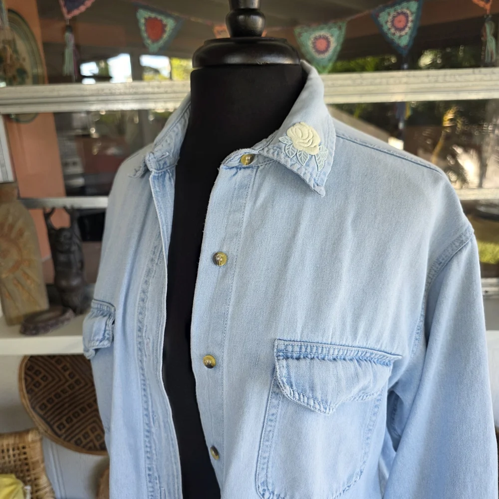 Vintage 90s Chic M Cotton Light Blue Button Down Shirt Soft Rose Patches - Picture 5 of 11